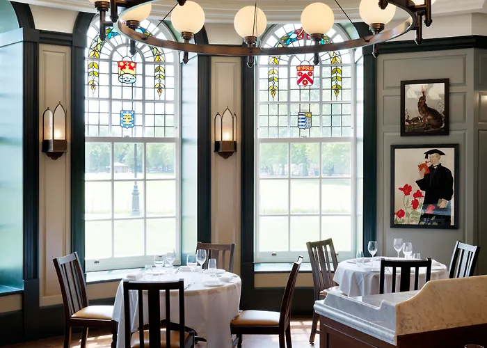 Top Cambridge Hotels with Luxurious Pools